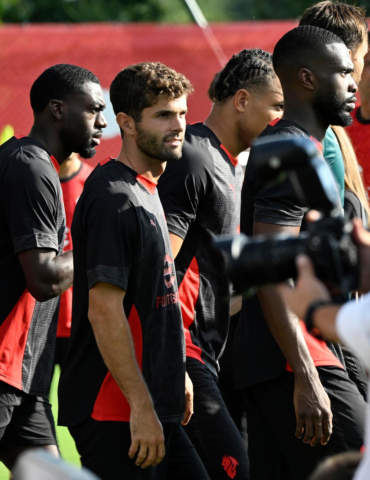 开云体育-关于AC米兰发布备战花絮，国际比赛日防线松动，中超任务艰巨，球探报告显示潜力的信息-开云体育